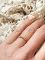 Luota Kugelring aus Gelbgold getragen