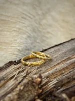 Mondringe - Eheringe mit einzigartiger Struktur aus Gold