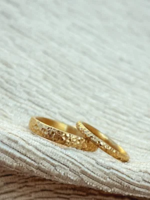 Mond Eheringe - einzigartige und besondere Eheringe aus Gold