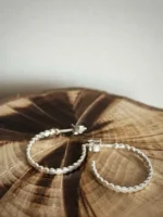 Mittelgroße Pina Creolen matt aus Silber