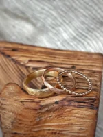 Drei Ringe - Berg und Tal aus Gold und Rotgold mit Kugelring aus Rotgold