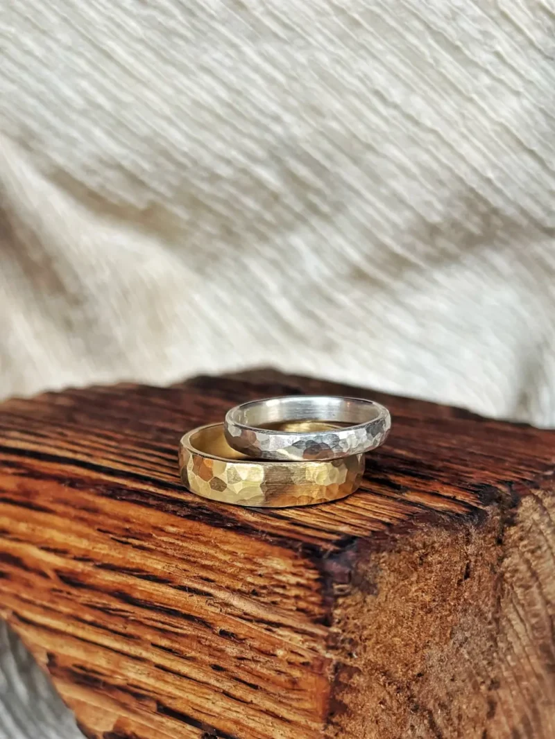 Gehämmerte Eheringe - Gold und Platin - Hammerschlag