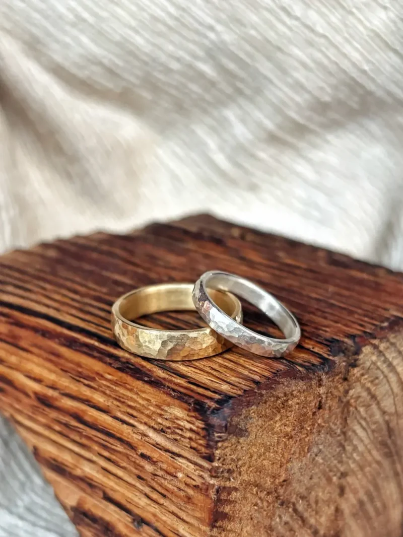 Gehämmerte Eheringe - Gold und Platin