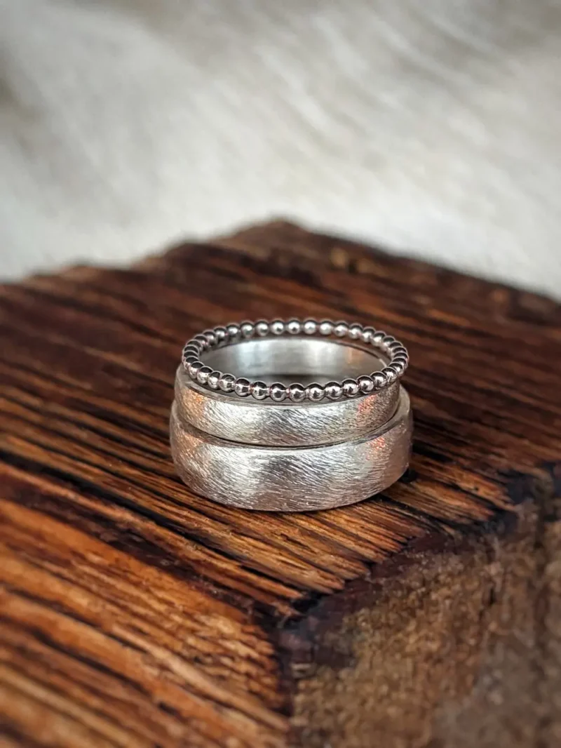 Platin Eheringpaar mit Kugelring als Vorsteckring