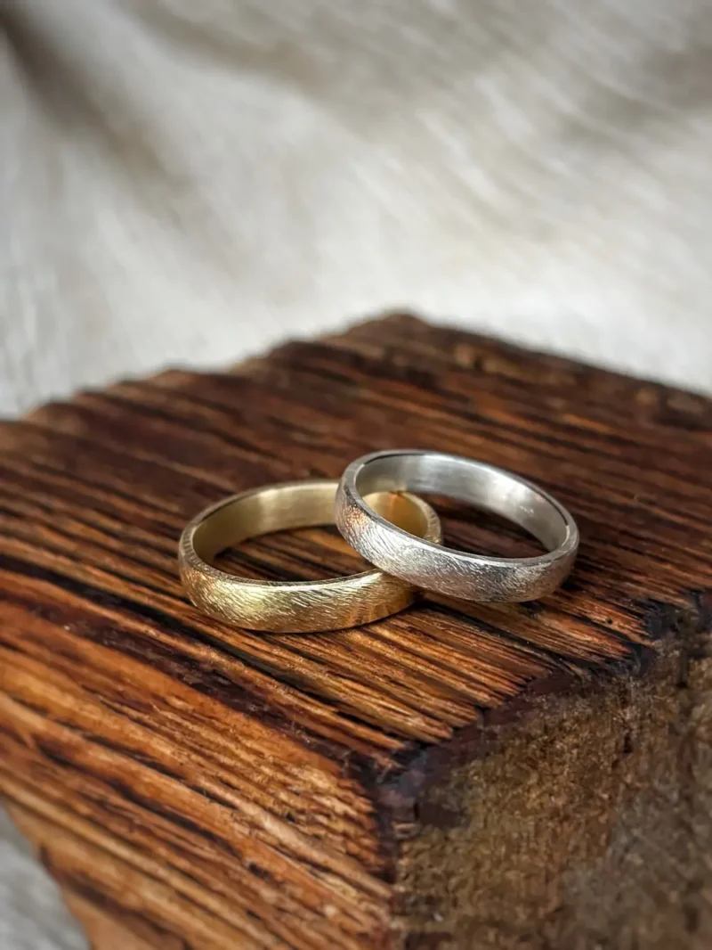 Sonnenringe - Eheringe mit gefeilten Sonnenstrahlen - klassisch matt