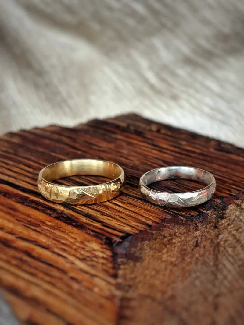 Gelbgold und Platin Eheringe mit Wundertüte Strukturmix