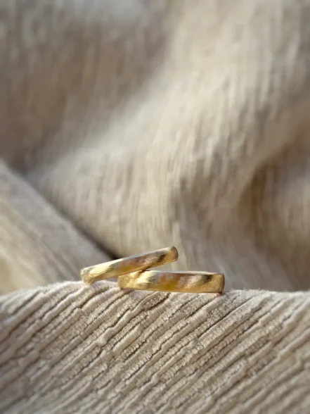 kleine Wellen Trauringe - sanft gefeilt, klassisch und wunderschön