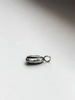 Kaffeebohne aus Silber seitlich liegend ohne Kette Kaffeebohne aus Silber seitlich liegend ohne Kette