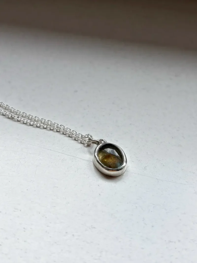 Labradorit Edelstein Kettenanhänger aus Silber mit Kette