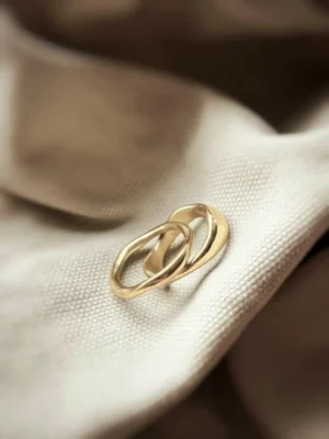 Bei mir bei dir - wellig geschwungene Trauringe