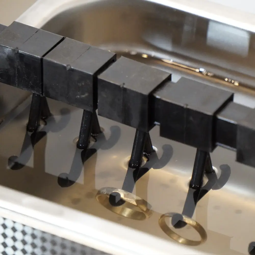 Reinigung von Trauringen im Ultraschall Gerät